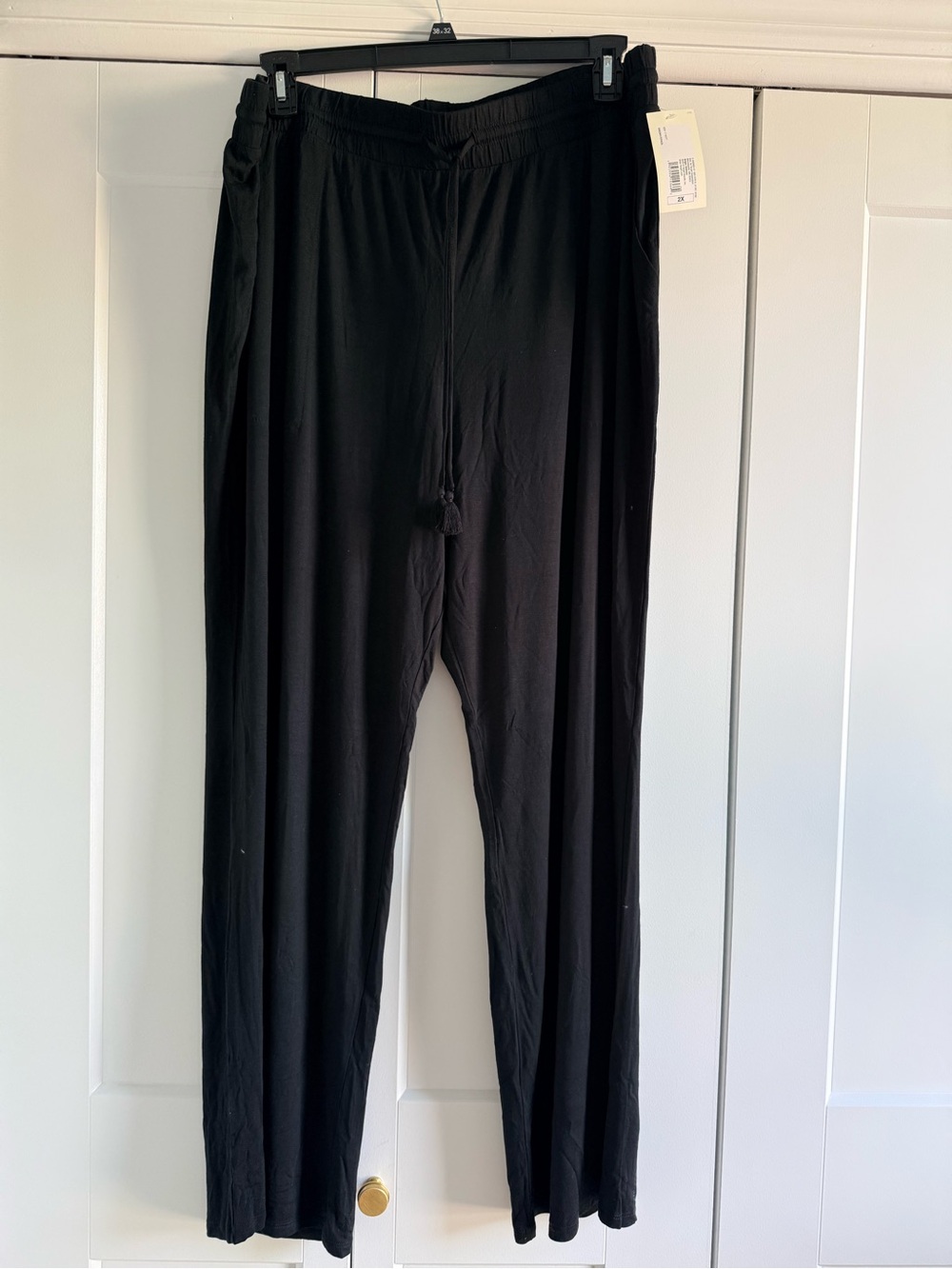 Woman’s brand new stars above Black Drawstring Lounge Pants